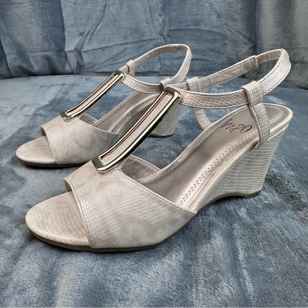 Women’s tan wedge with gold emblem preowned great condition size 5.5